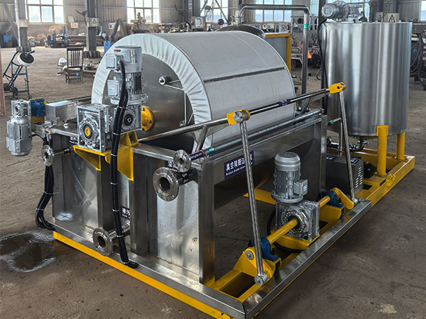 Roteeriva vaakumfiltri eelised keskkonnakaitse tööstuse mustuse töötlemisel